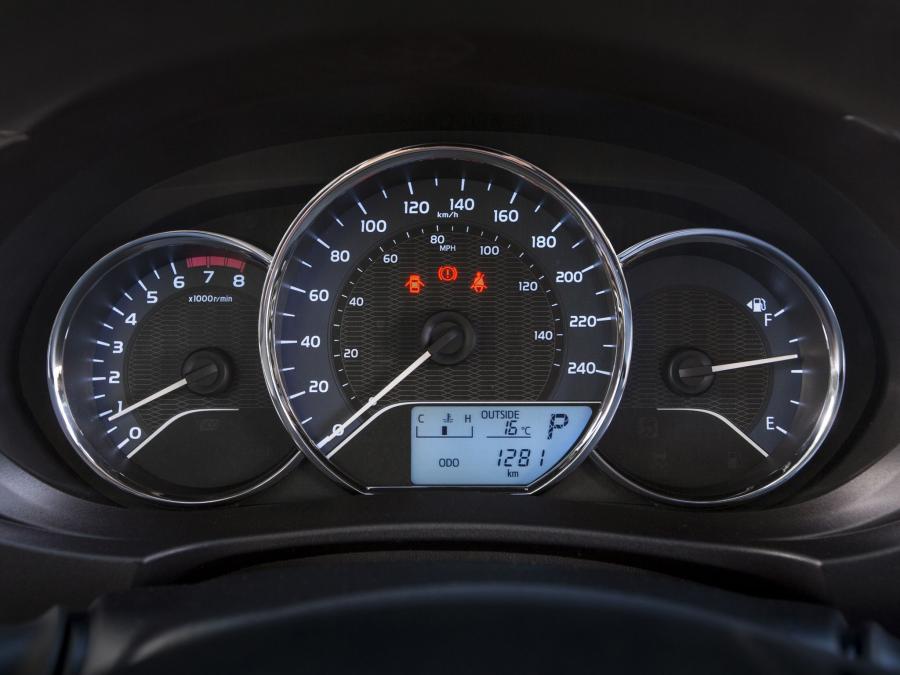  Toyota Corolla LE 2013 года  (US) (фото 11 из 16)